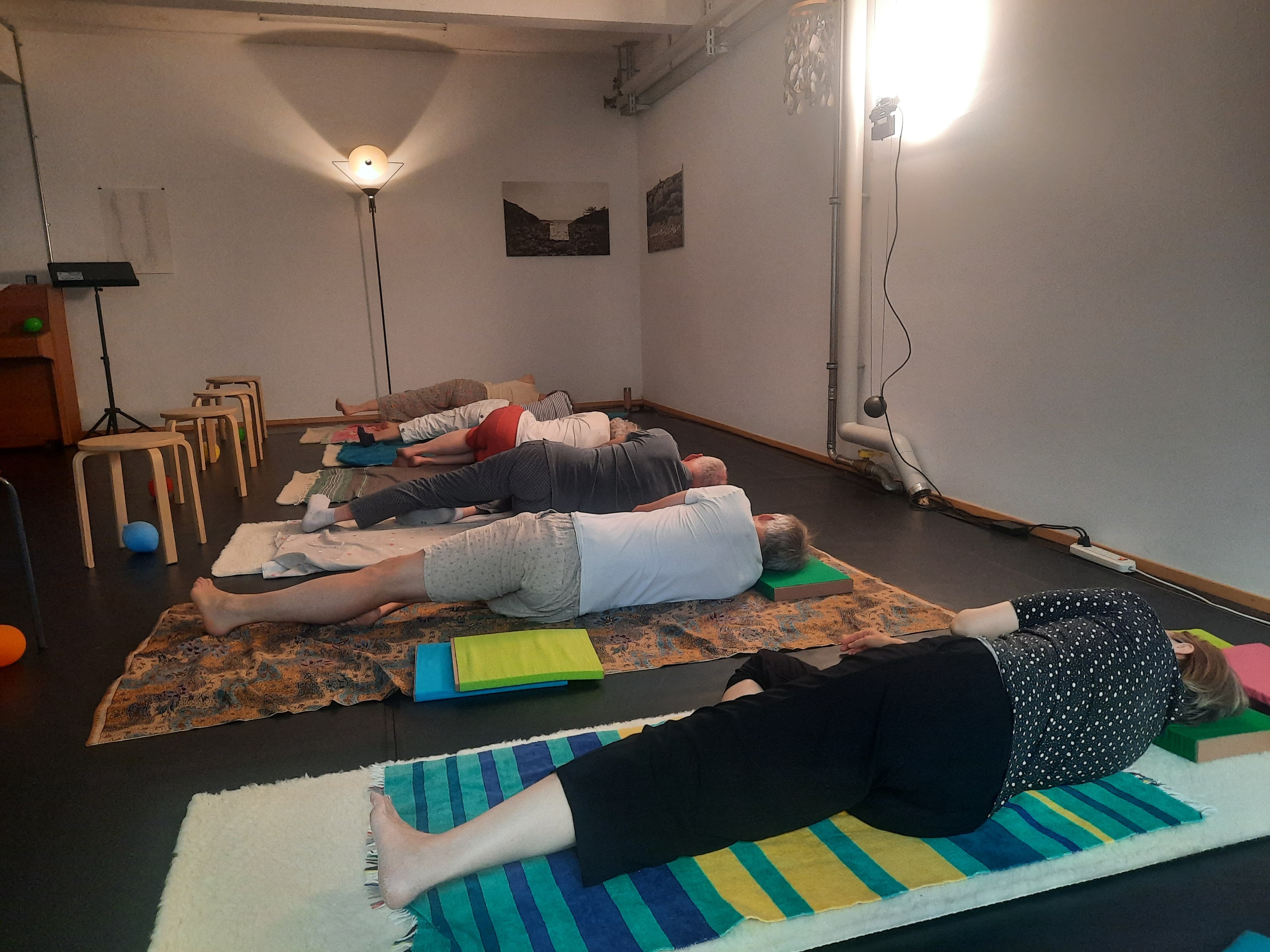 Feldenkrais. Bewusstheit durch Bewegung mit Cécile Dürst & Anne Schmid